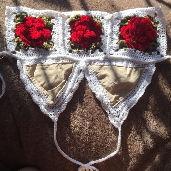 HAND MADE Roses are red crochet crop top - Picture 4 of 6